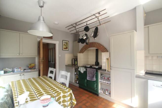 4 bed Semi-Detached to rent Image 5