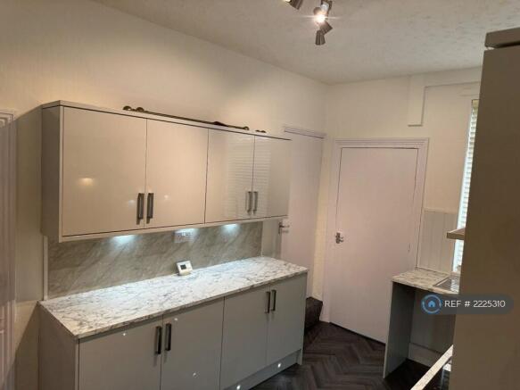 2 bed Terraced to rent Image 8