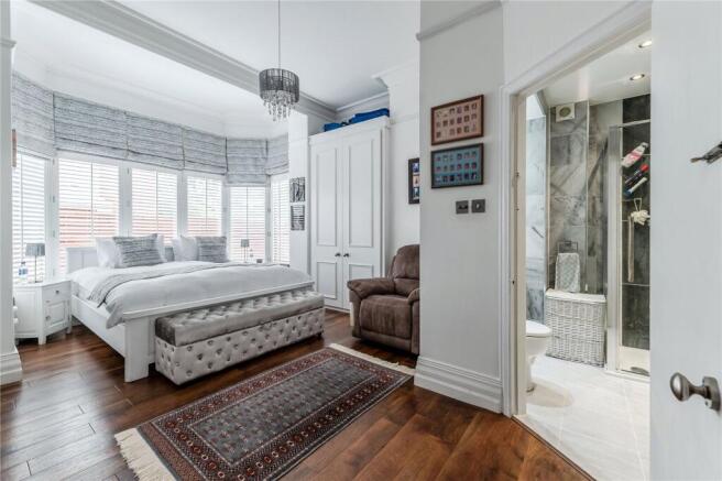 3 bed Apartment for sale Image 5