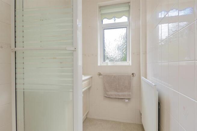 flat-courtlands-crescent-banstead-115.jpg