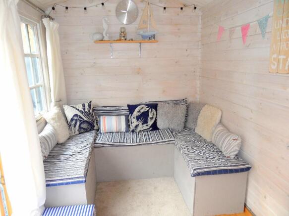 SUMMERHOUSE