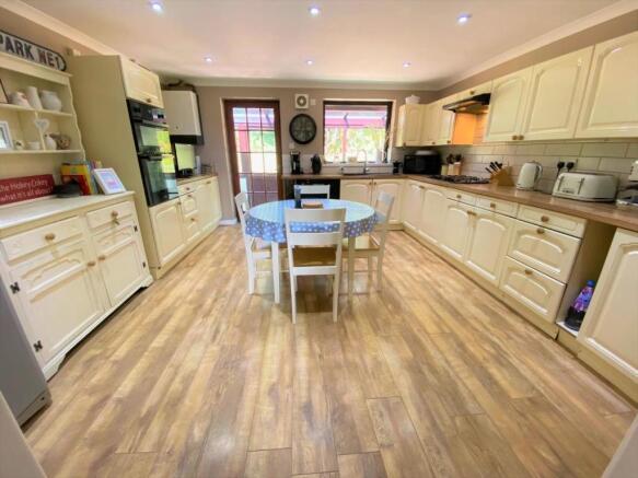 Kitchen/Breakfast Room