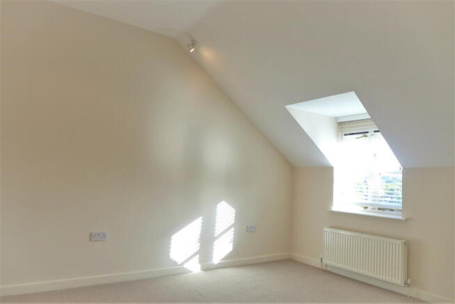 3 bed Apartment to rent Image 11
