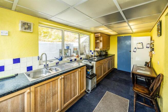 4 bed Detached Bungalow for sale Image 5