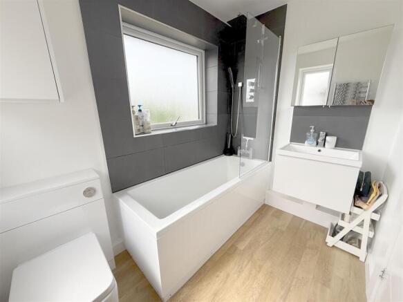 3 bed Semi-Detached to rent Image 6