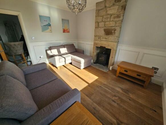 2 bed Terraced to rent Image 6