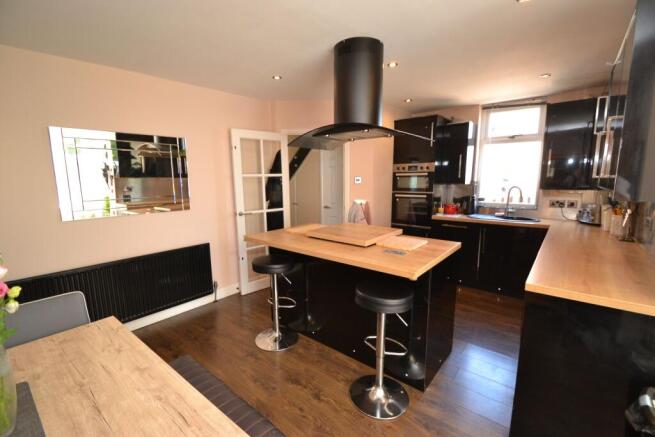 3 bed Semi-Detached for sale Image 7