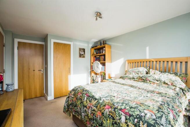 2 bed Apartment for sale Image 5