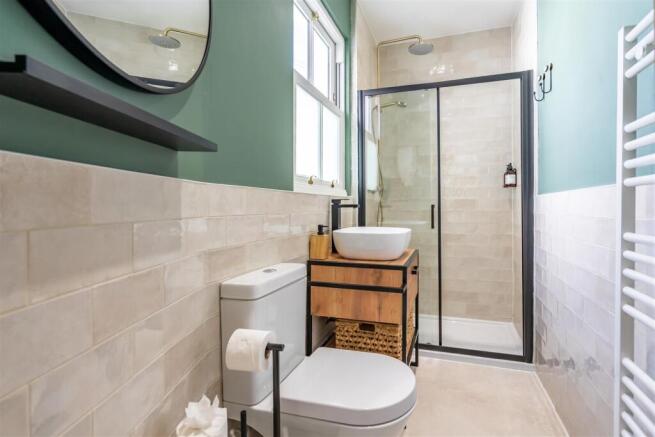 2 bed Terraced to rent Image 6
