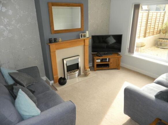 REAR LOUNGE