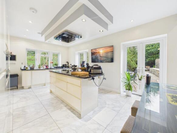 4 bed Detached for sale Image 12