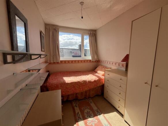 3 bed Terraced for sale Image 10