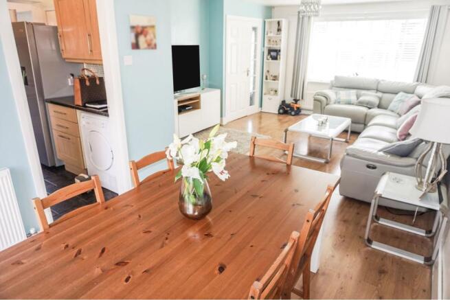 Lounge/Dining Room