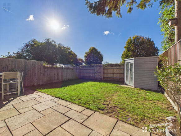 CAM03218G0-PR1185-STILL019