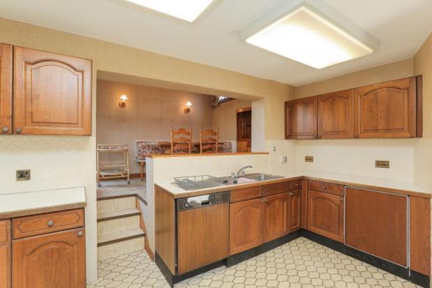 KITCHEN/B.ROOM