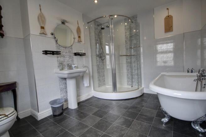 3 bed Terraced for sale Image 6