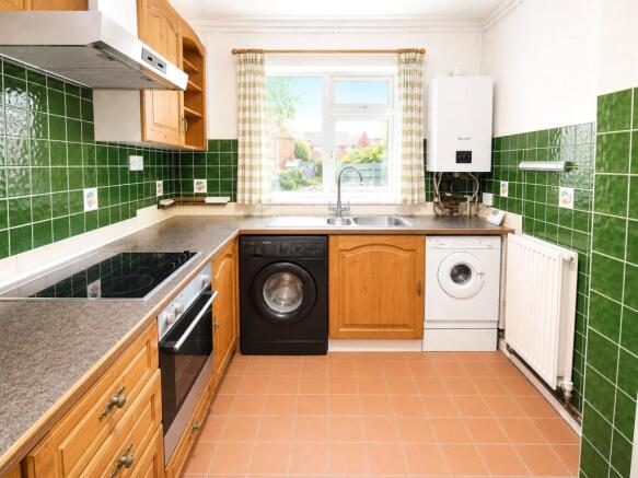 Bellbanks Road, Hailsham, East Sussex, BN27 photo 4