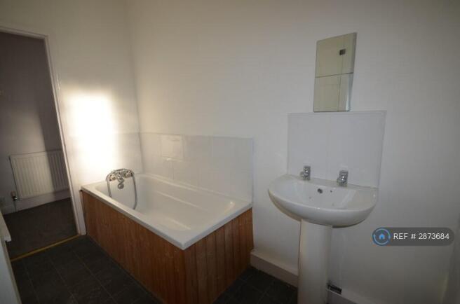 2 bed End of Terrace to rent Image 7