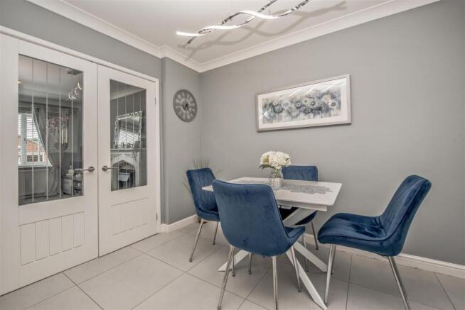 3 bed Semi-Detached for sale Image 4