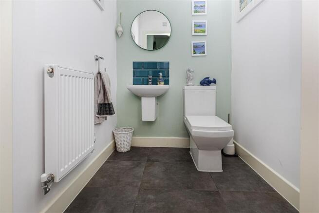 4 bed Detached for sale Image 11