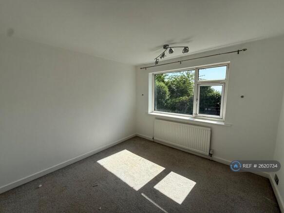 3 bed Semi-Detached to rent Image 9