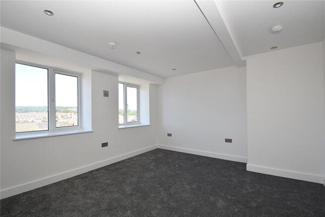 2 bed Penthouse to rent Image 8