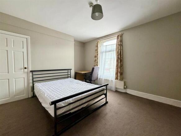 5 bed Terraced for sale Image 4