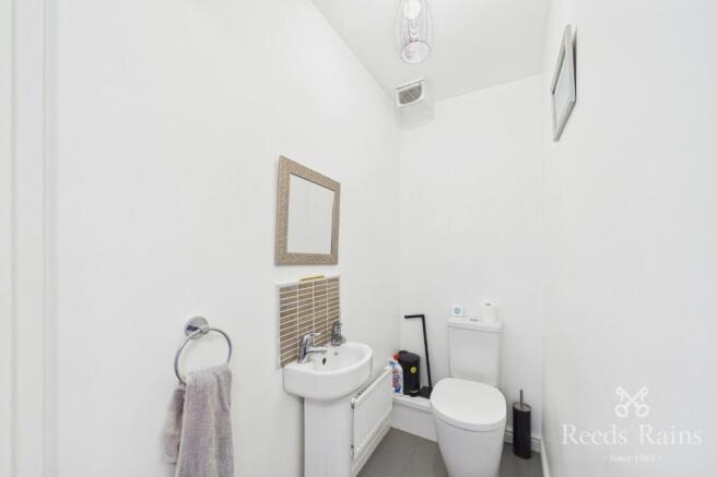 4 bed Detached for sale Image 9