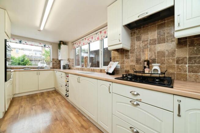 4 bed Semi-Detached for sale Image 10