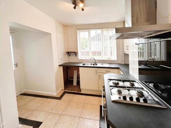3 bed Semi-Detached to rent Image 8
