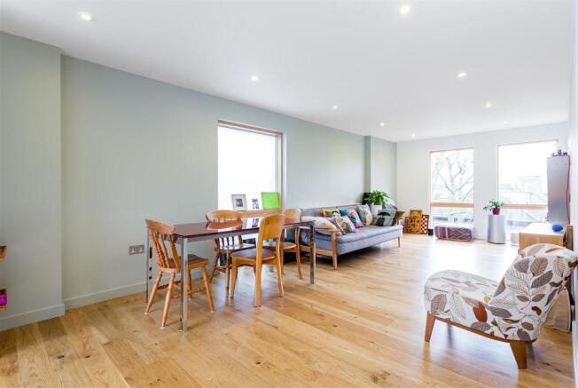 12 waites court, priory road NW6 3BD-8.jpg