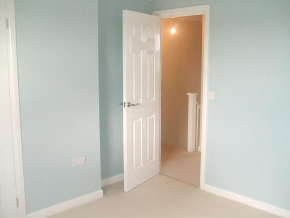 Second bedroom (2)