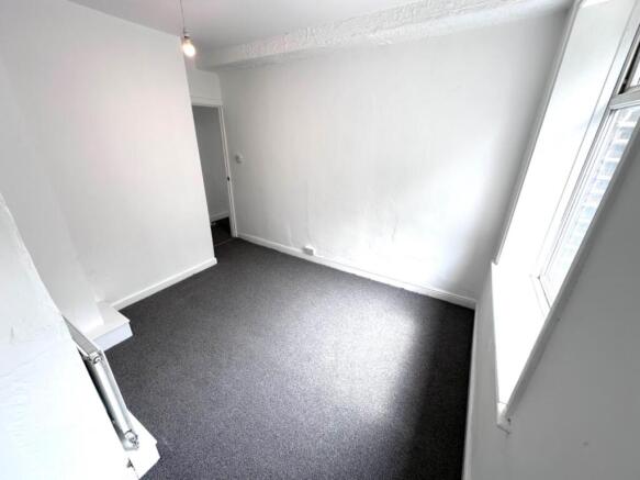 2 bed Semi-Detached to rent Image 9