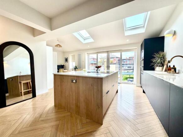 2 bed Semi-Detached for sale Image 9