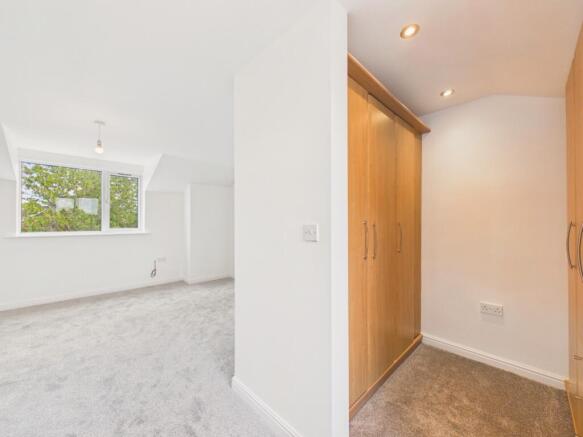 5 bed Detached for sale Image 12
