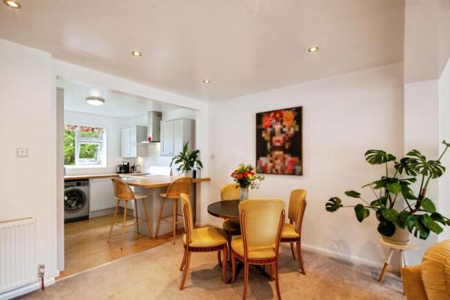 2 bed Flat for sale Image 10