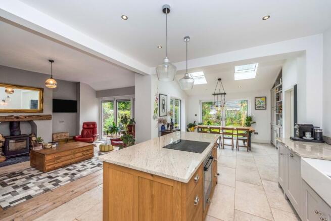Kitchen/ Dining/ Liv