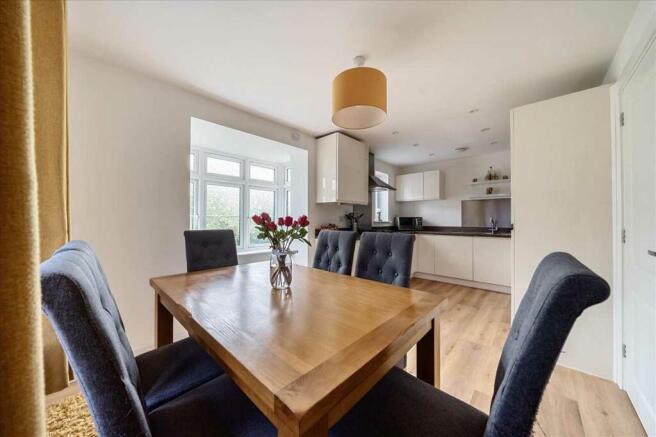 KITCHEN/DINING