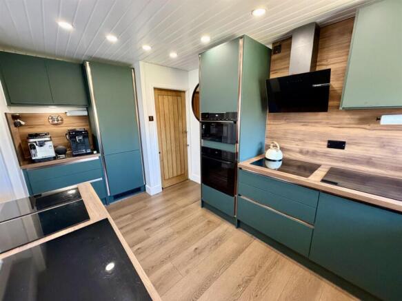 2 bed Semi-Detached Bungalow for sale Image 7