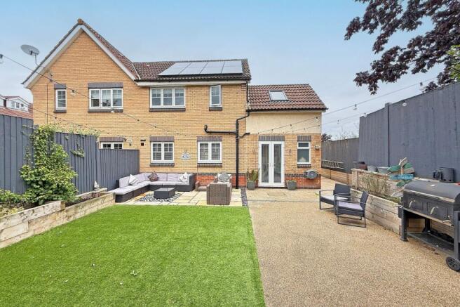 4 bed Semi-Detached for sale Image 9