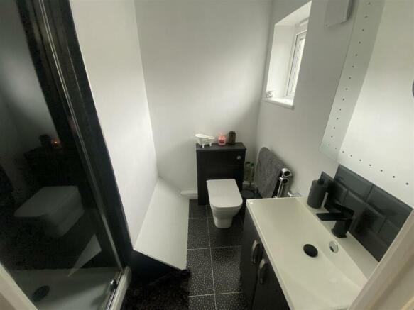 ENSUITE SHOWER ROOM