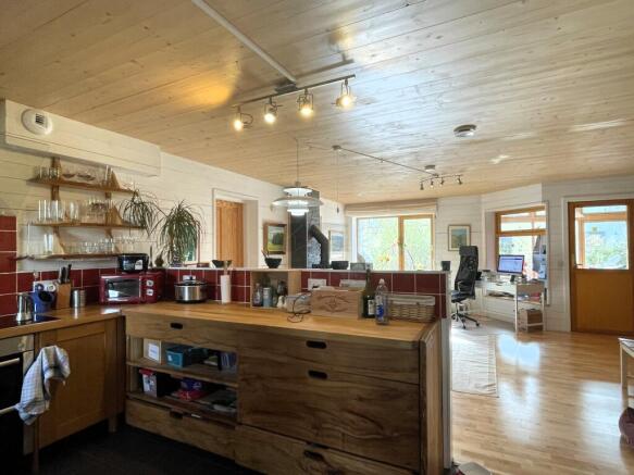 Kitchen c.JPG