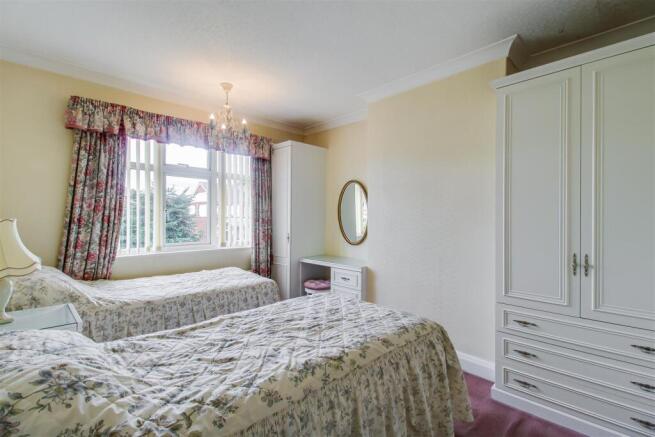 4 bed Semi-Detached for sale Image 10