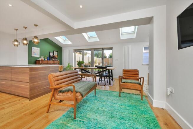 LIVING/DINING KITCHEN