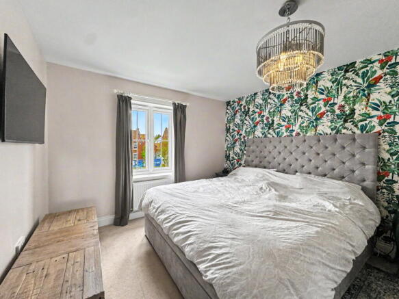 4 bed Detached for sale Image 8
