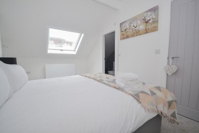 2 bed Apartment for sale Image 6