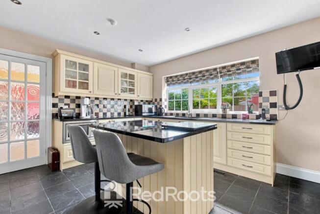 4 bed Detached for sale Image 6