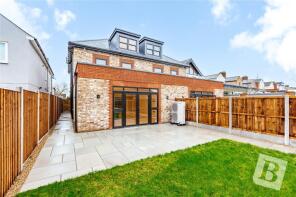 32, Argyle Gardens, Upminster RM14 3HJ
