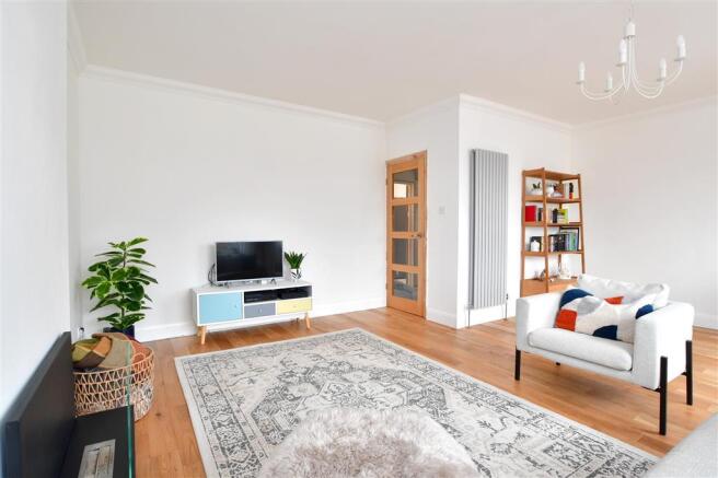 Lounge/ Dining Room