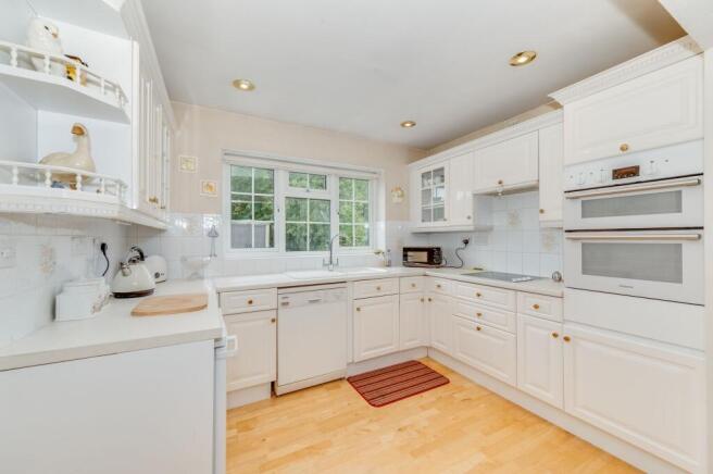 KITCHEN, DINING ROOM AND LOUNGE